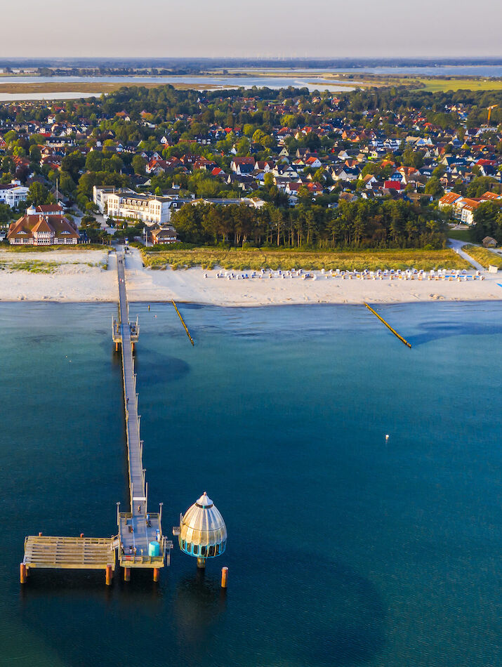 Seebrücke Zingst vor dem Ostsee-Hotel Zingst